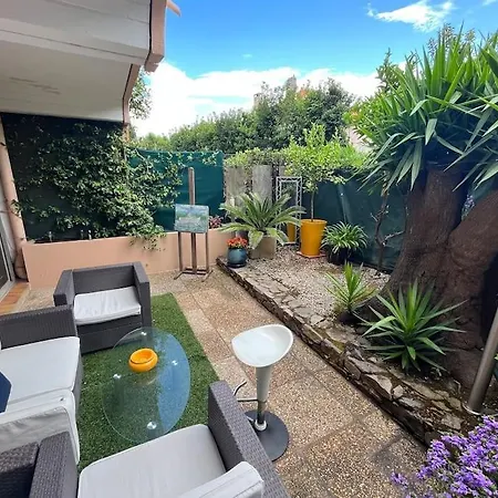 6p Private Garden Little St Tropez * Сен-Тропе